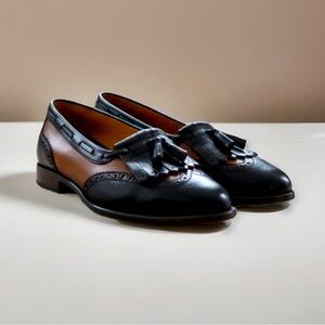 Vintage HUNT CLUB Leather Tassel Fringe Two Tone Black Brown Loafers Size 8 1/2